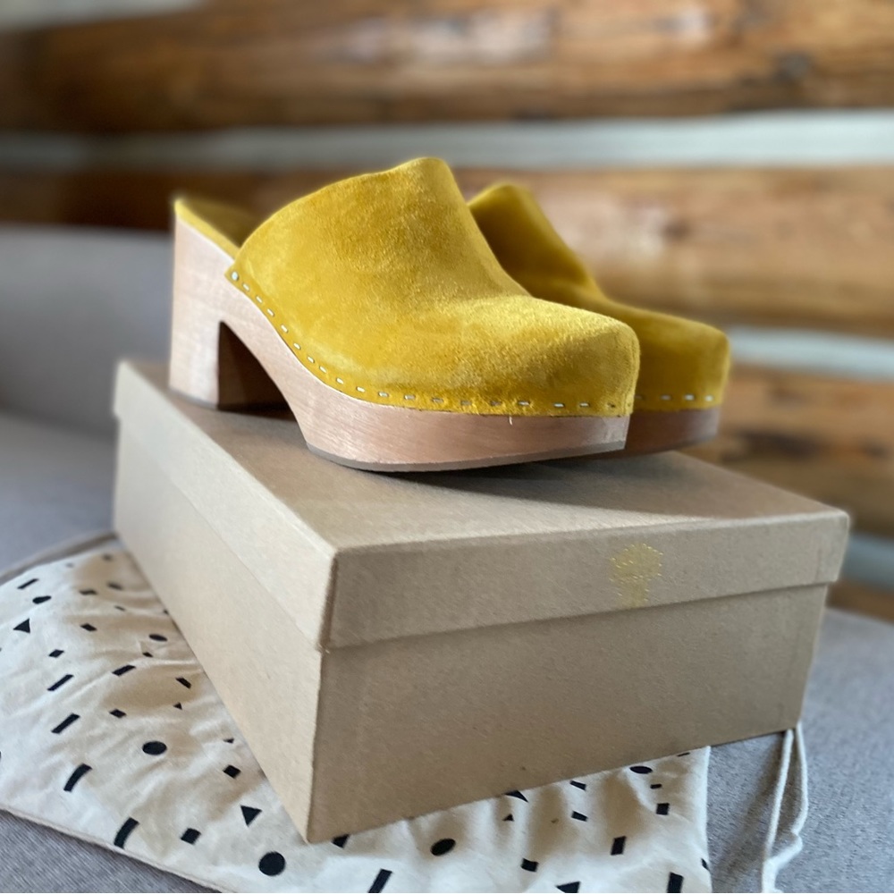Charlotte Stone Marlo in Ochre. Size 9. Like new!
